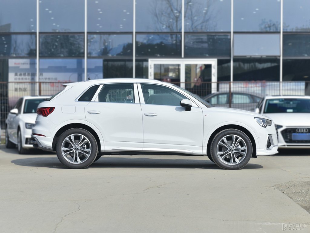 冰川白奧迪Q3整車外觀外觀圖片