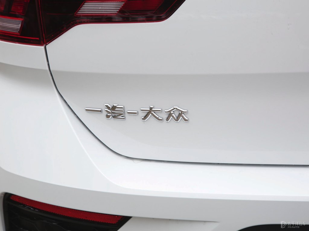 珠光白T-ROC探歌車尾外觀圖片