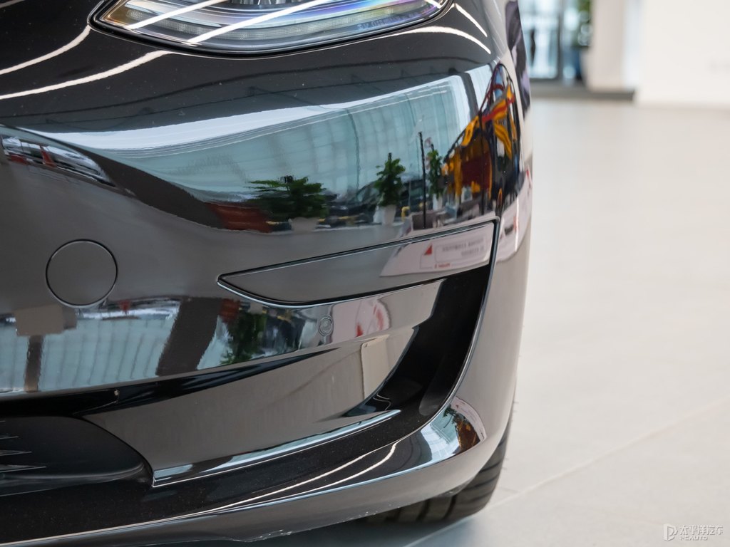 黑色Model 3車頭外觀圖片