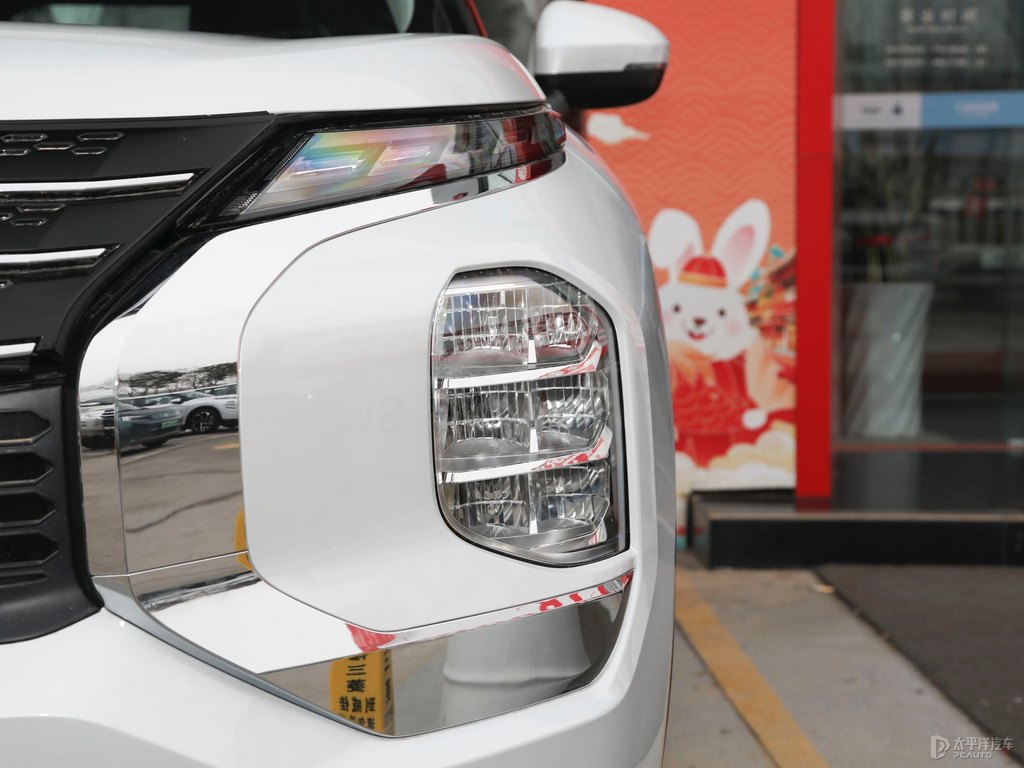 星鉆白歐藍(lán)德車(chē)頭外觀(guān)圖片