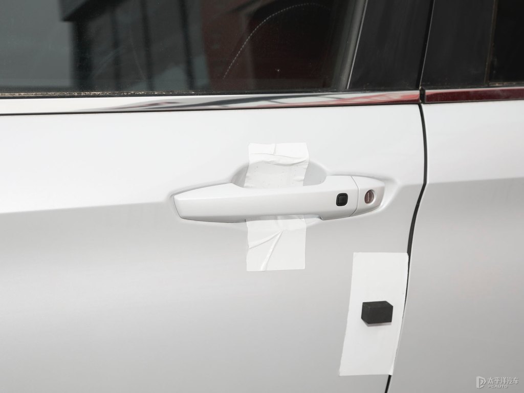 星鉆白歐藍(lán)德車身外觀圖片