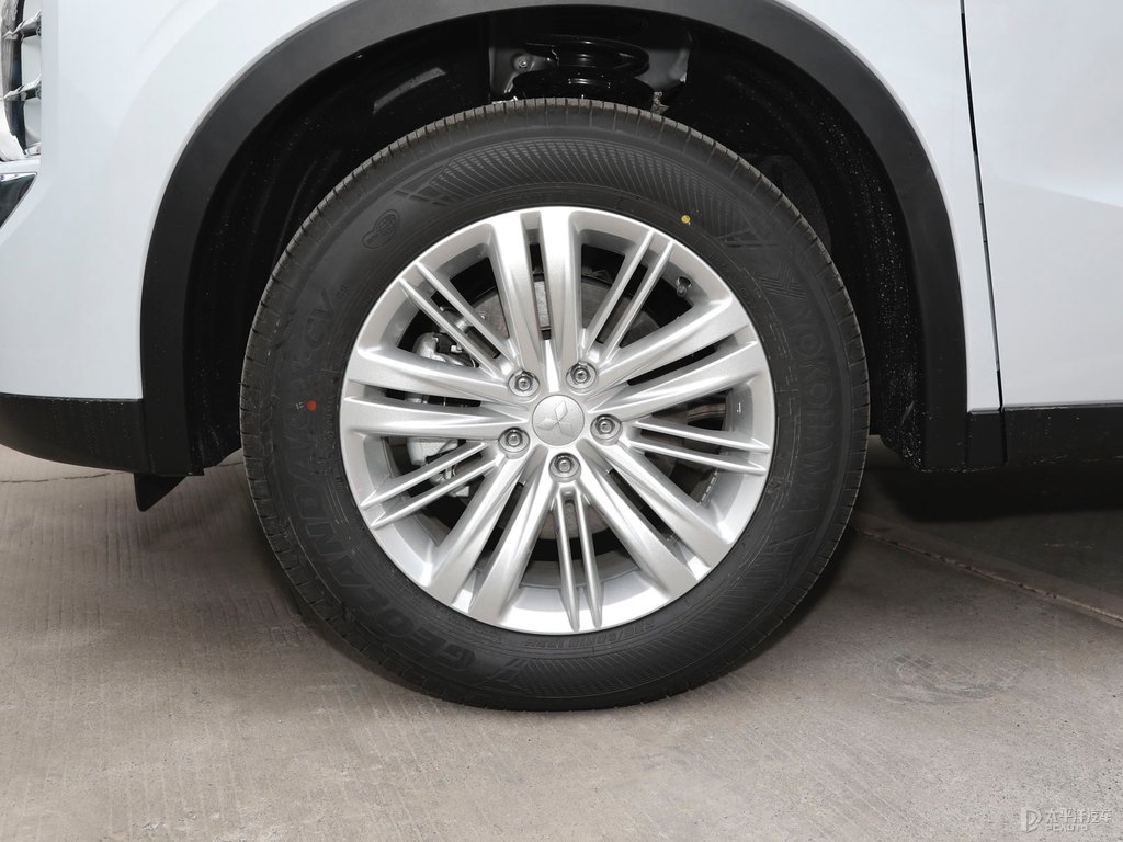 星鉆白歐藍(lán)德車身外觀圖片