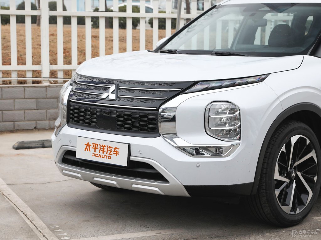 星鉆白歐藍(lán)德車頭外觀圖片