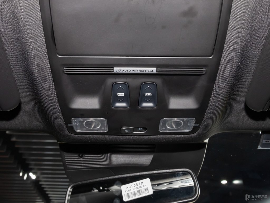 黑色+明月白蒙迪歐車廂內(nèi)飾圖片