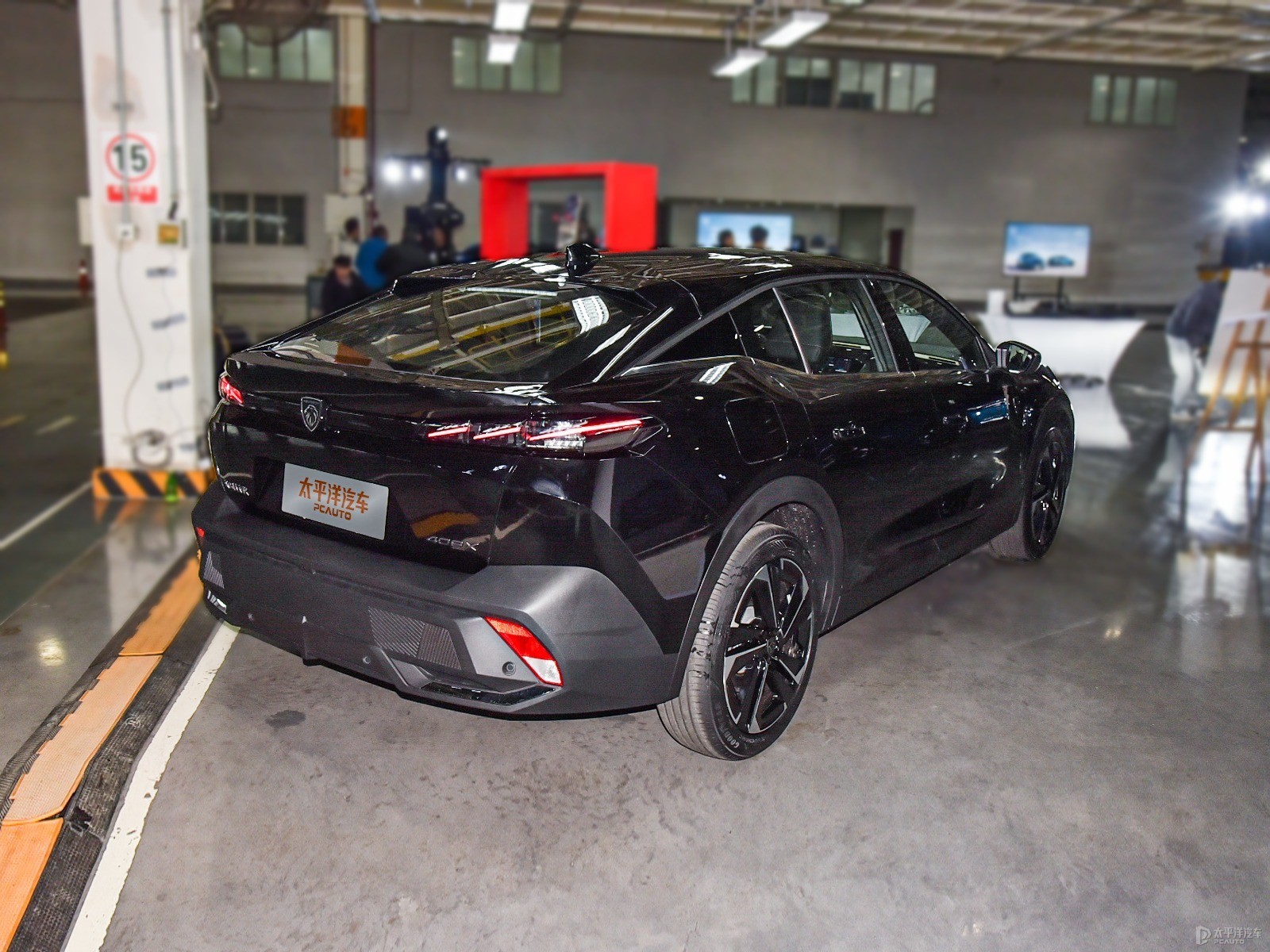 標(biāo)致408X外觀高清大圖