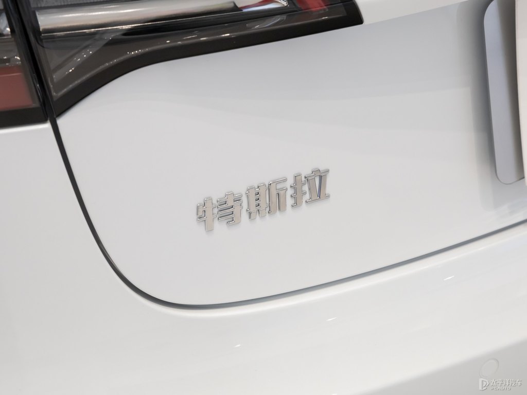 珍珠白Model 3車尾外觀圖片