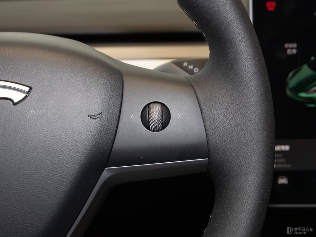 珍珠白Model 3中控內(nèi)飾圖片