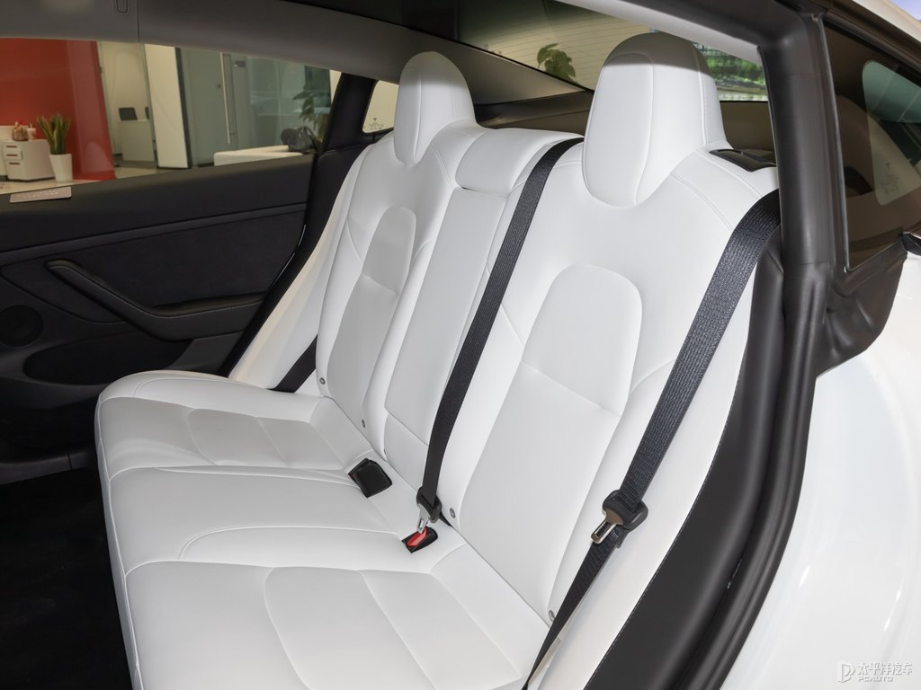 珍珠白Model 3座椅內(nèi)飾圖片