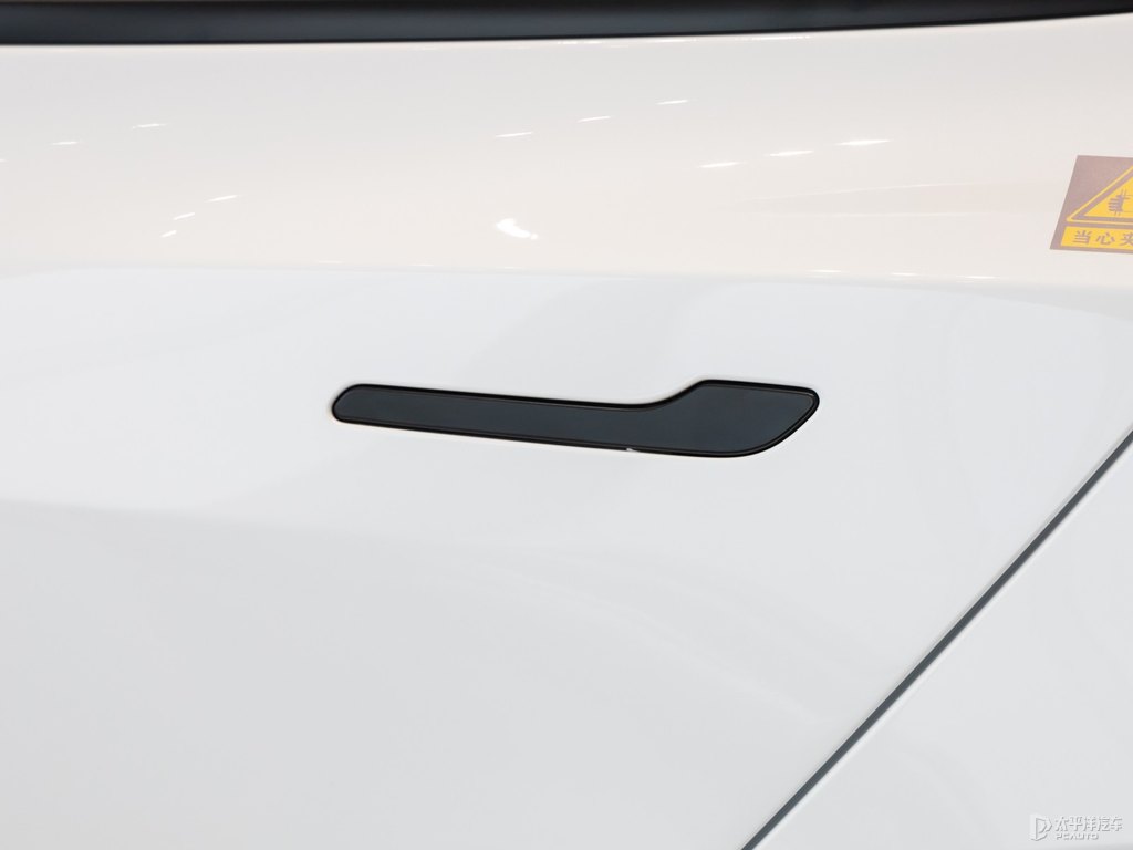 珍珠白Model 3車身外觀圖片