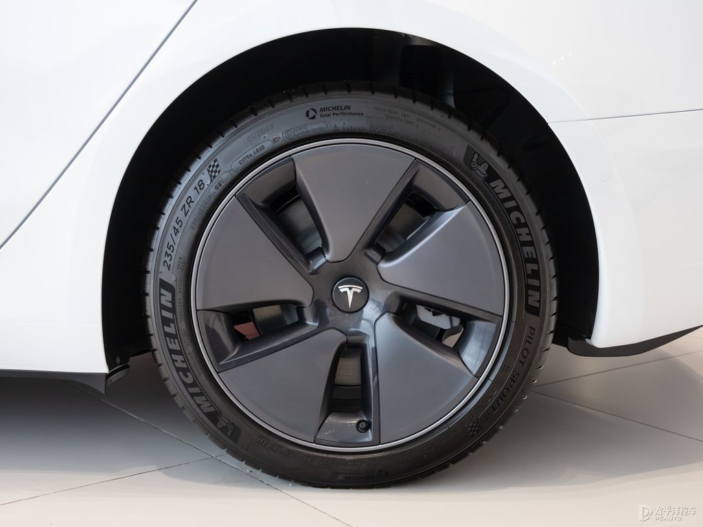 珍珠白Model 3車身外觀圖片
