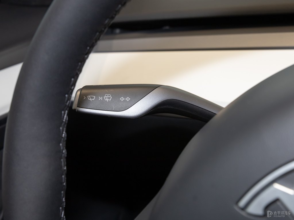 珍珠白Model 3中控內(nèi)飾圖片