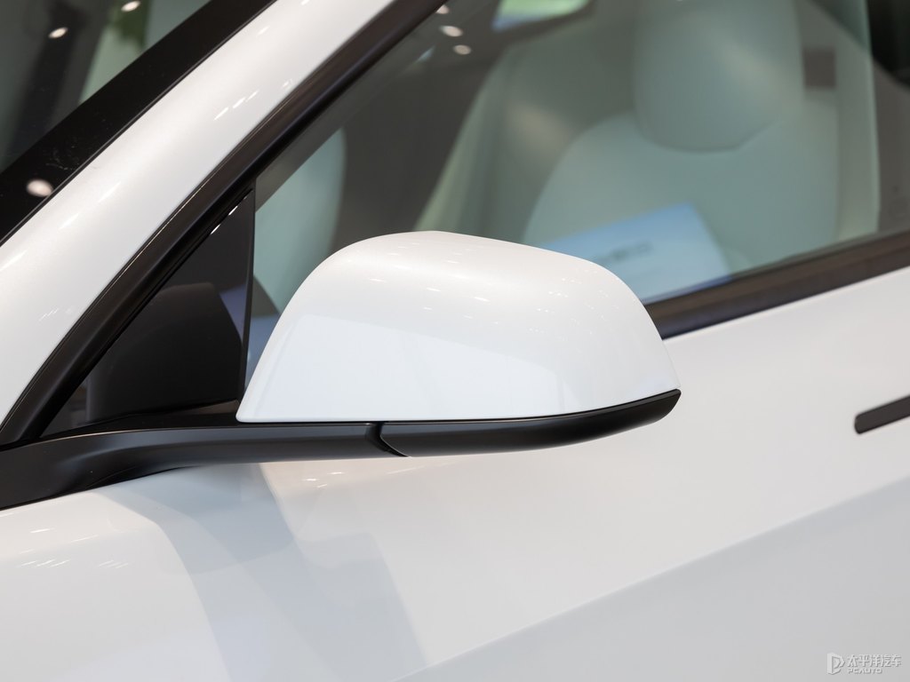 珍珠白Model 3車身外觀圖片