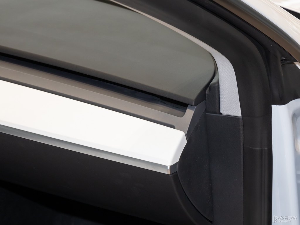 珍珠白Model 3中控內(nèi)飾圖片
