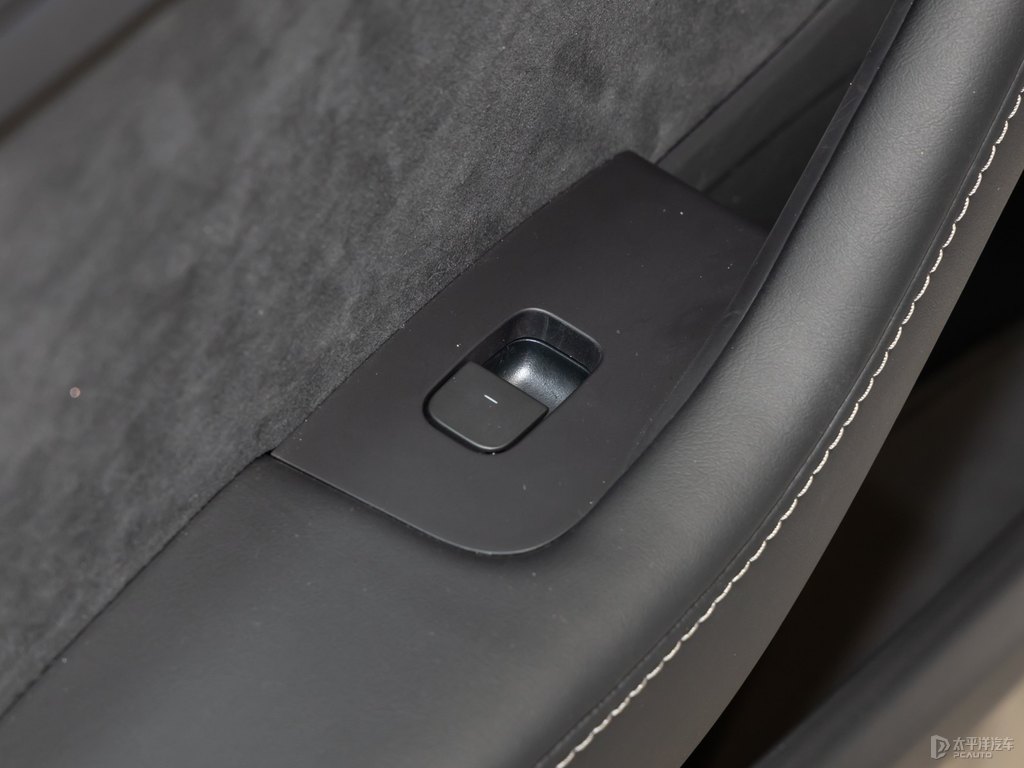 珍珠白Model 3車(chē)廂內(nèi)飾圖片