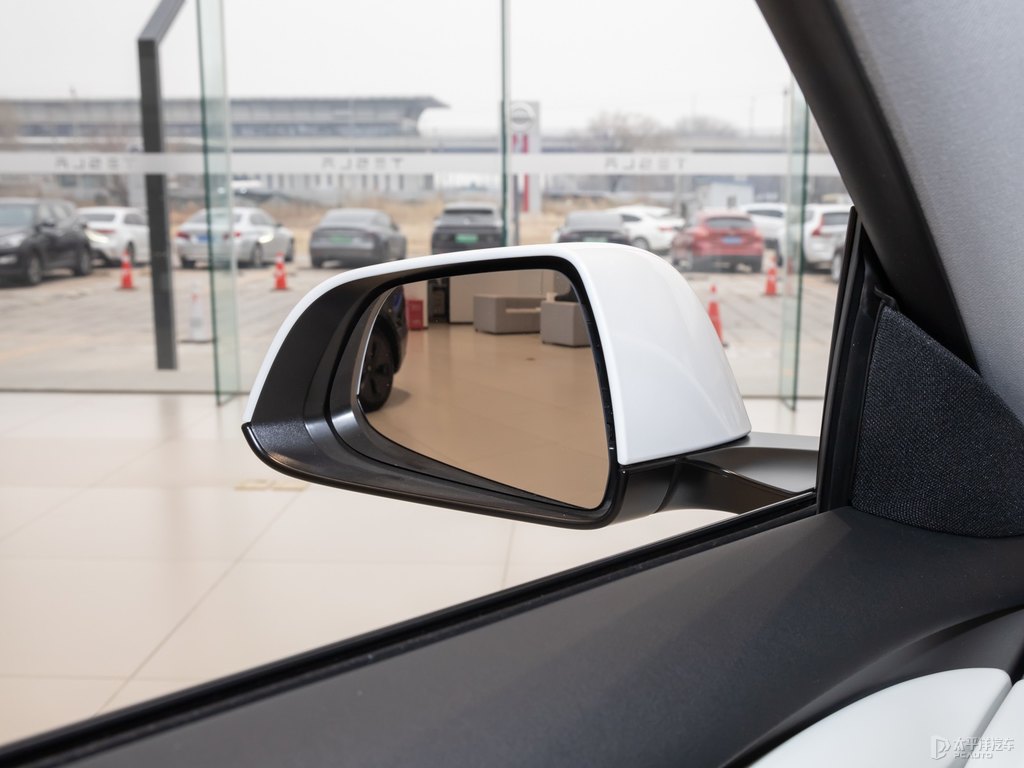 珍珠白Model 3車(chē)身外觀圖片