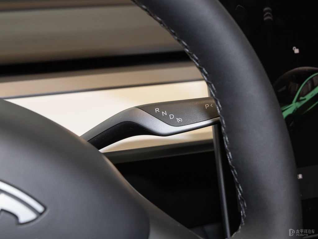 珍珠白Model 3中控內飾圖片