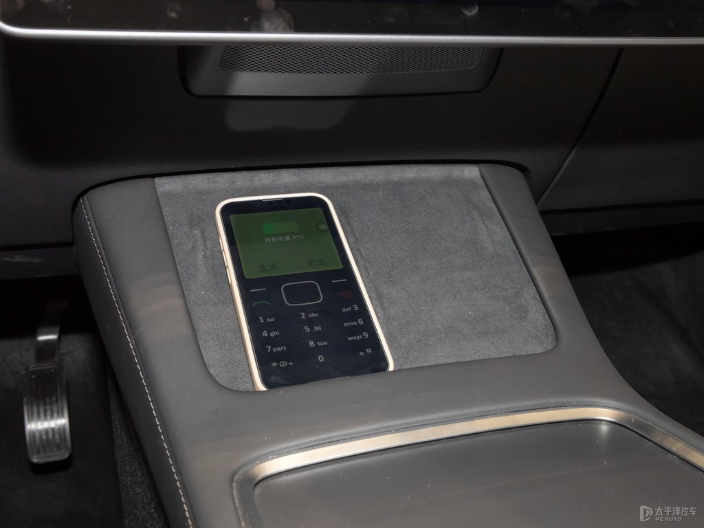 珍珠白Model 3中控內(nèi)飾圖片
