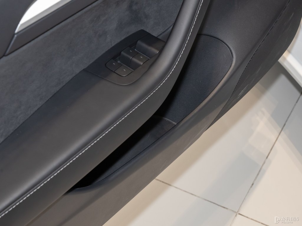 Model 3ggDƬ