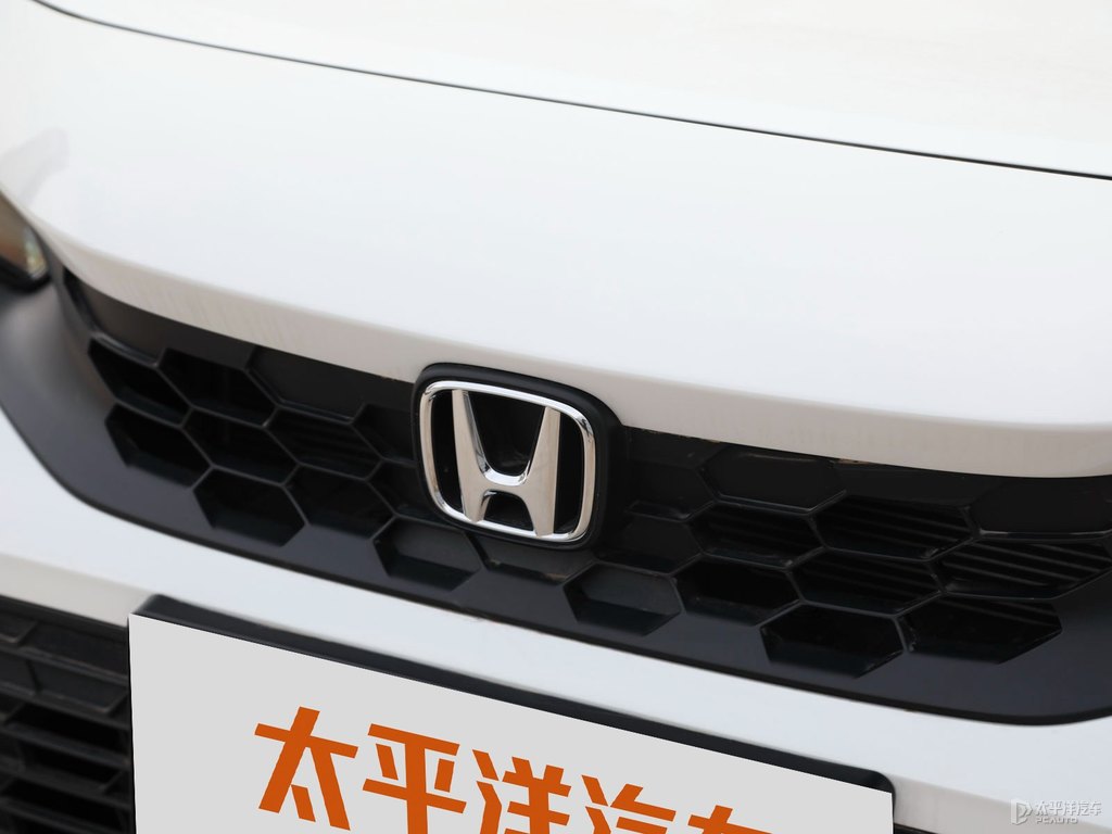 晶耀白思域車頭外觀圖片