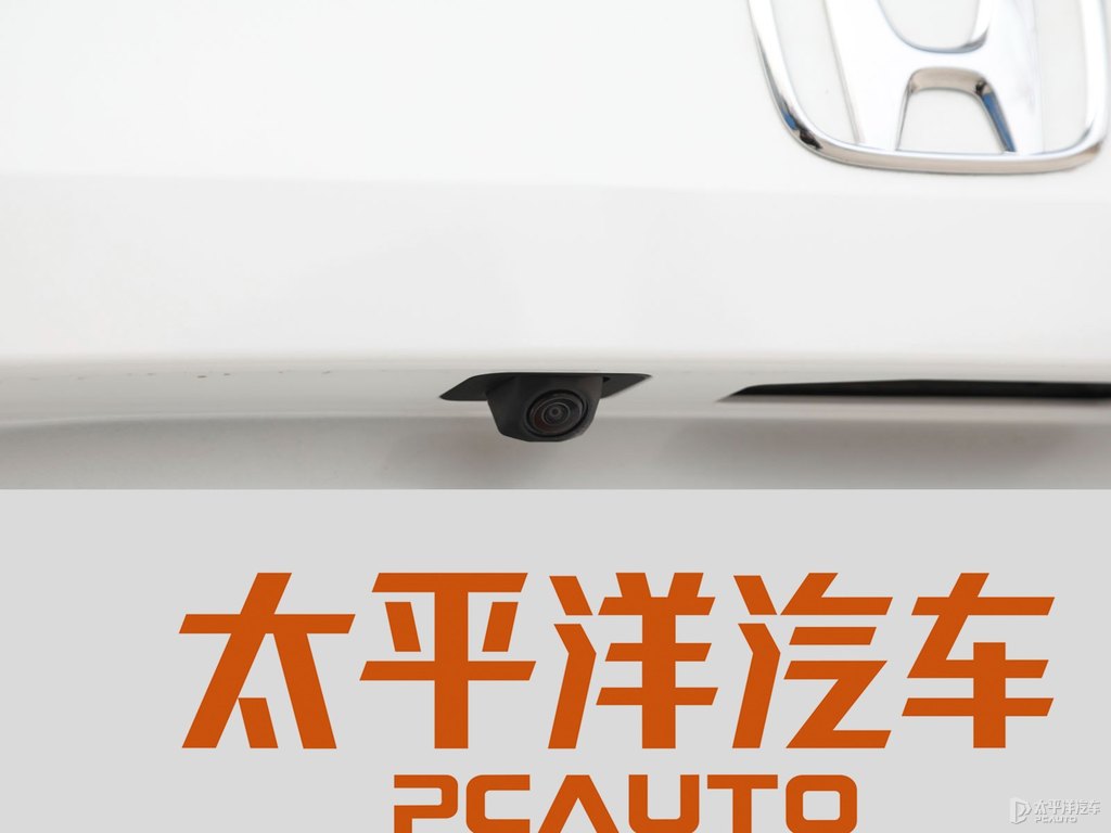 晶耀白思域車尾外觀圖片
