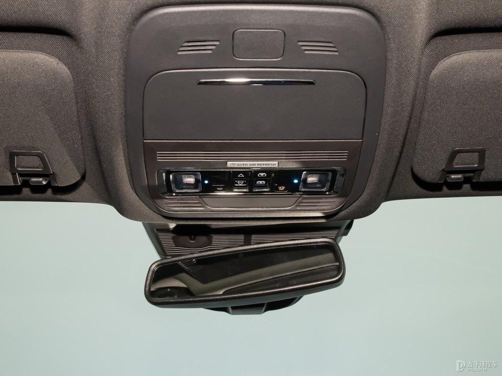瑤光藍(lán)銳界L車(chē)廂內(nèi)飾圖片