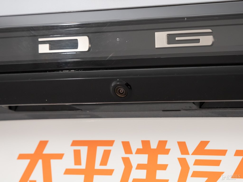 星空灰銳界L車尾外觀圖片