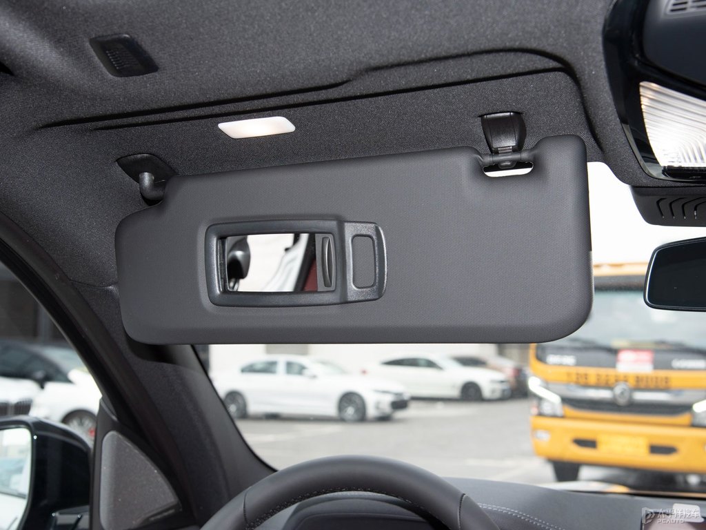 礦石白寶馬X3車廂內(nèi)飾圖片