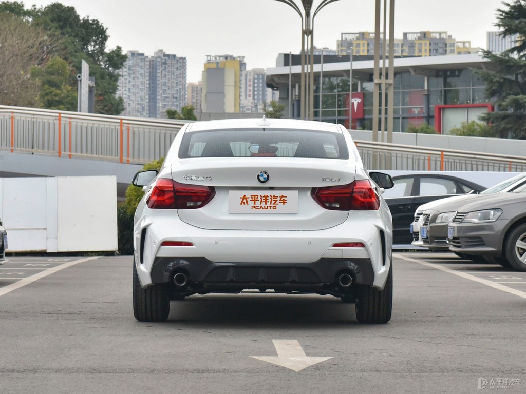礦石白寶馬1系整車外觀外觀圖片