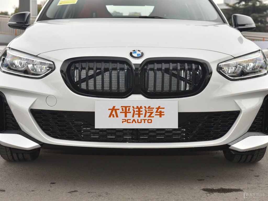 礦石白寶馬1系車頭外觀圖片