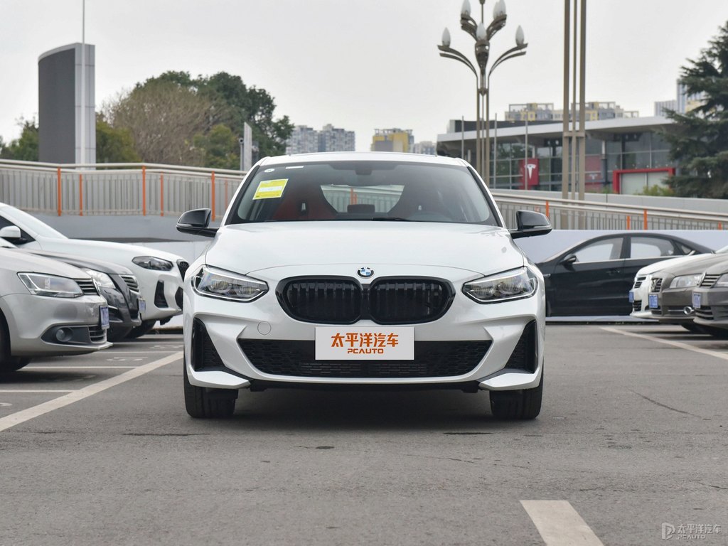 礦石白寶馬1系整車外觀外觀圖片