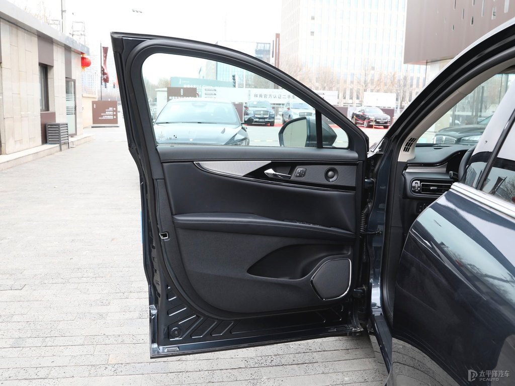 深邃藍(lán)航海家車廂內(nèi)飾圖片