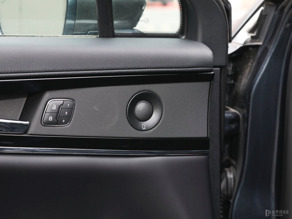 深邃藍(lán)航海家車廂內(nèi)飾圖片