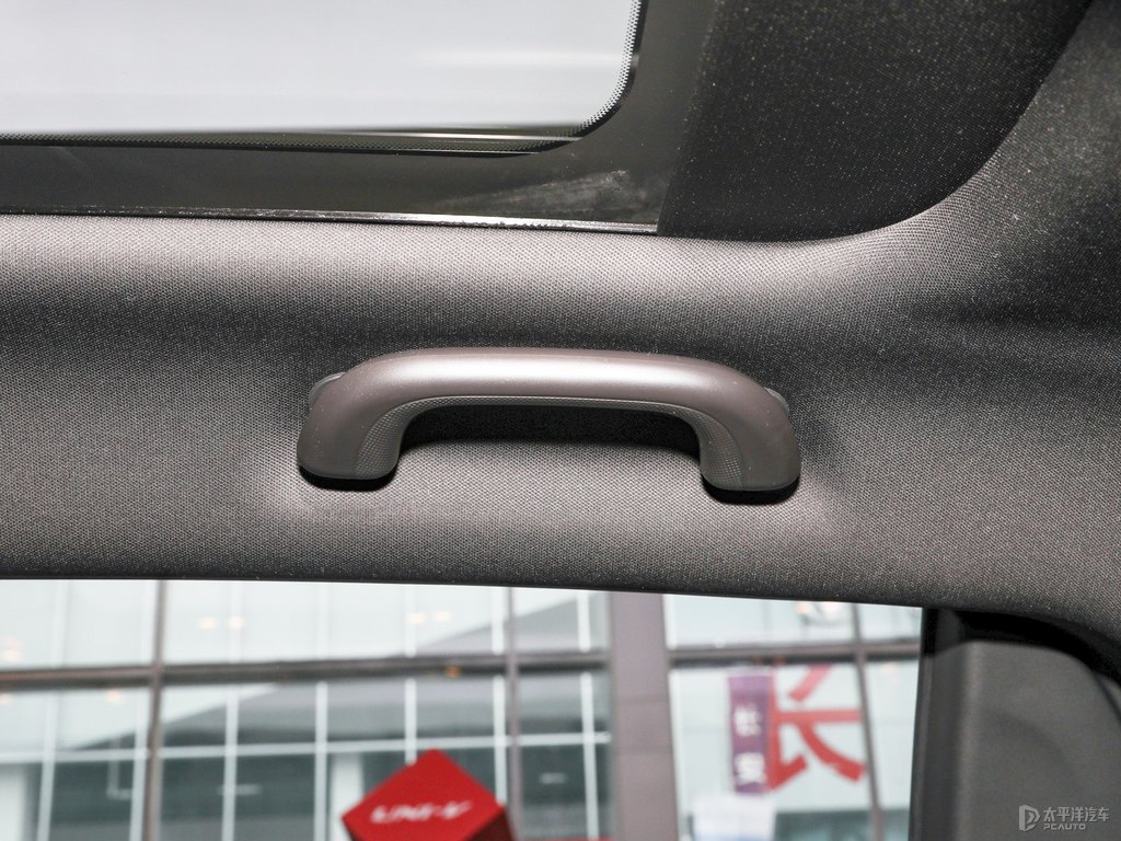 星辰白長安UNI-T車廂內(nèi)飾圖片