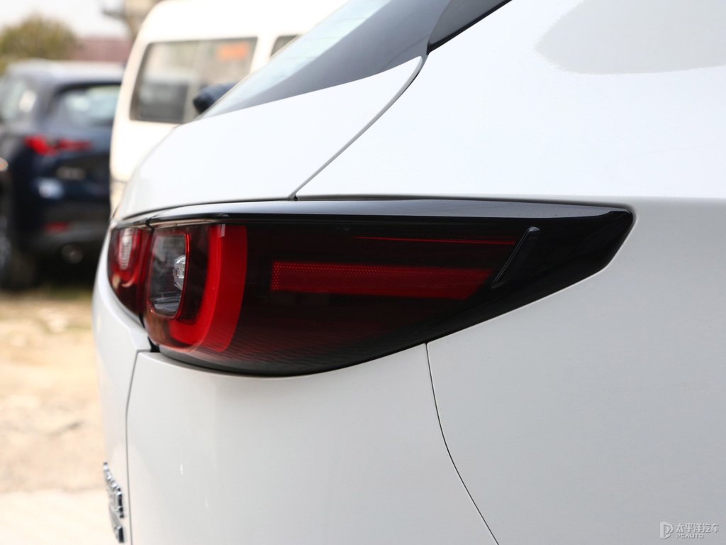 珠光白馬自達(dá)CX-5車尾外觀圖片