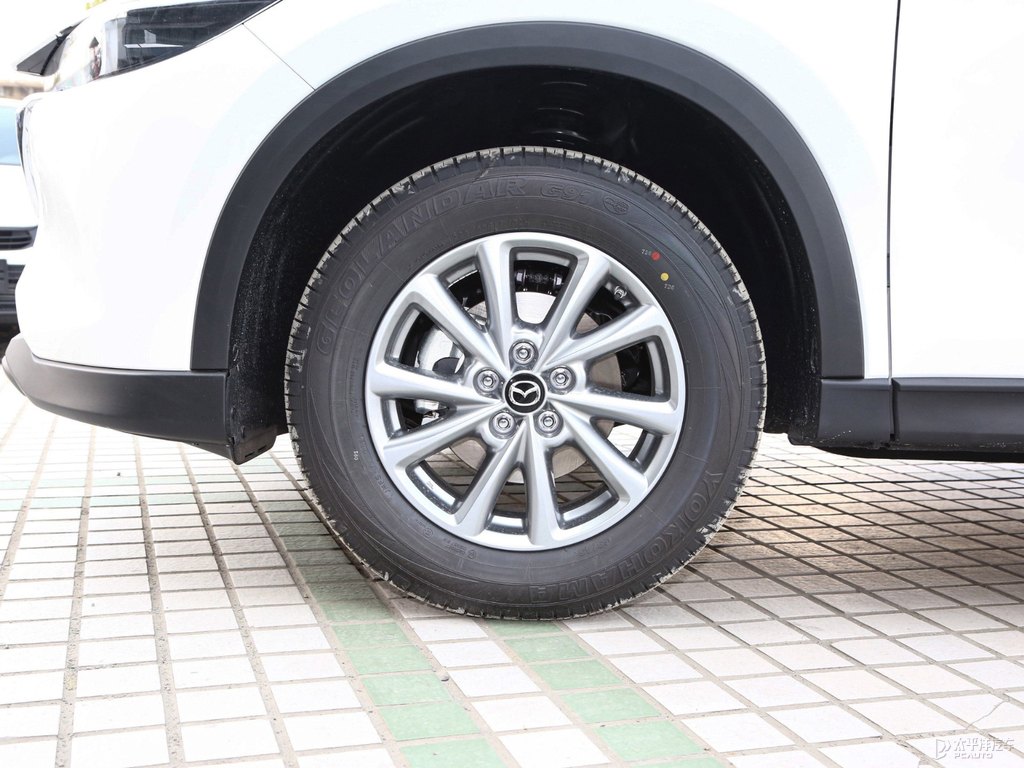 珠光白馬自達CX-5車身外觀圖片