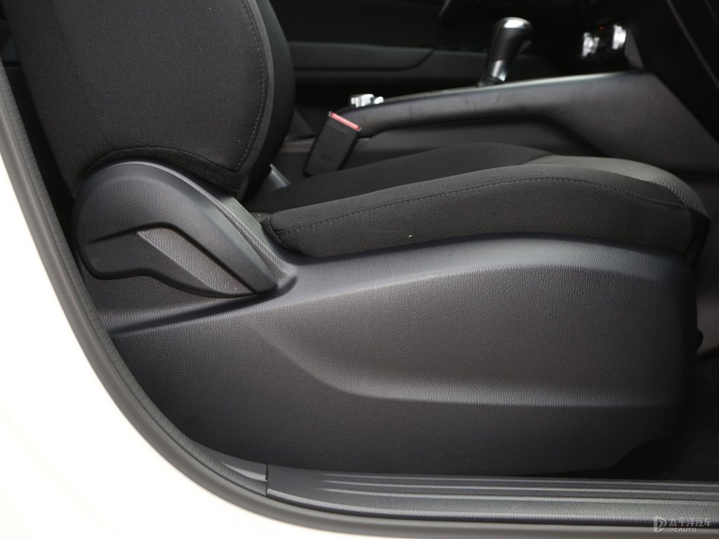 珠光白馬自達(dá)CX-5座椅內(nèi)飾圖片