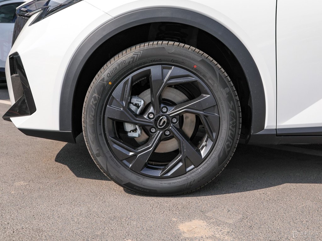 象牙白傳祺GS3車身外觀圖片