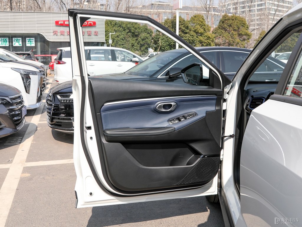 象牙白傳祺GS3車廂內(nèi)飾圖片