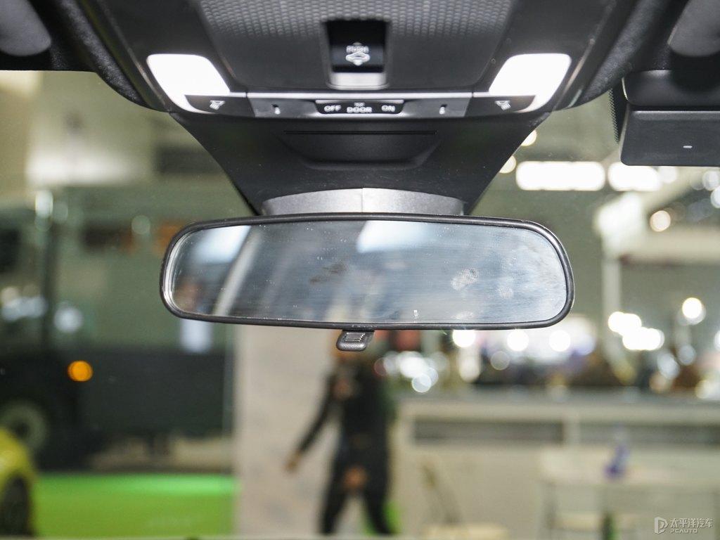 晶耀白思域車廂內(nèi)飾圖片