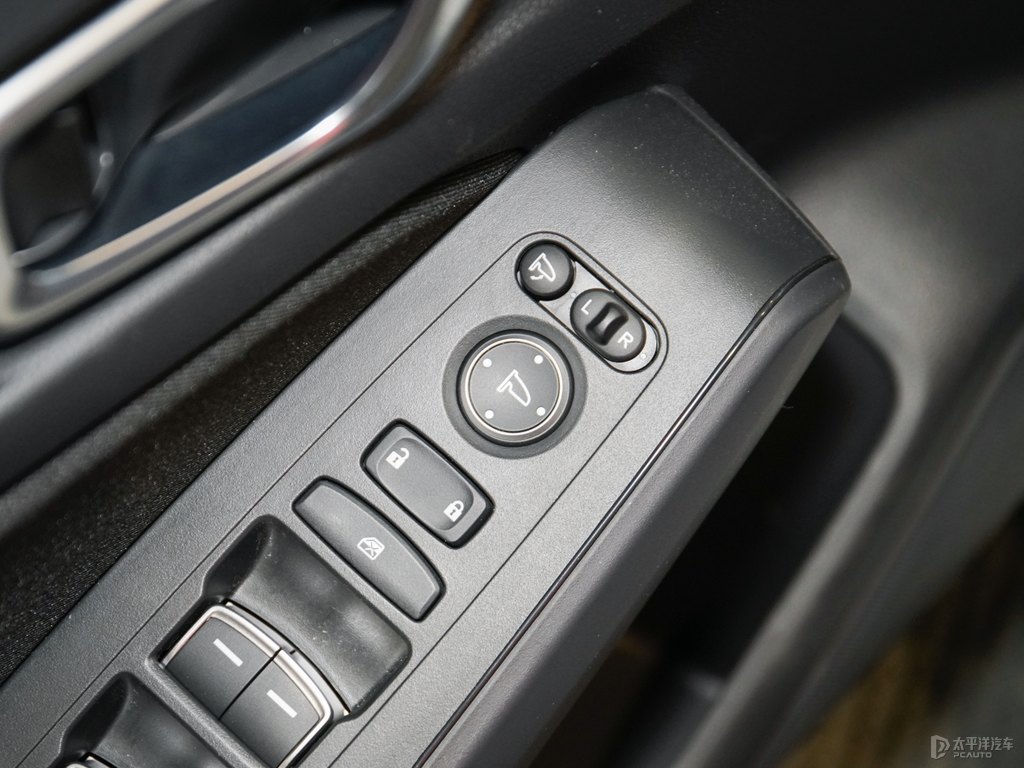 晶耀白思域車廂內(nèi)飾圖片