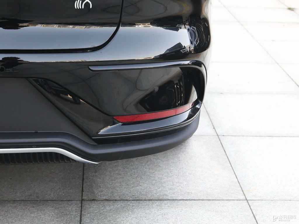 玄空黑漢車尾外觀圖片