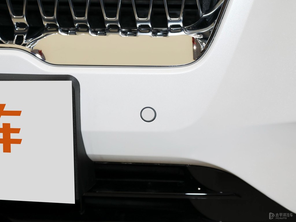 鉑鉆白冒險(xiǎn)家車頭外觀圖片