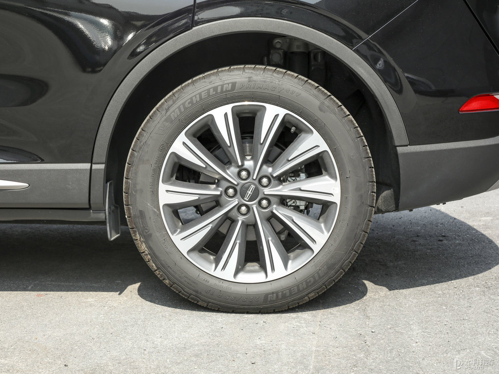 瀚金黑冒險(xiǎn)家車身外觀圖片