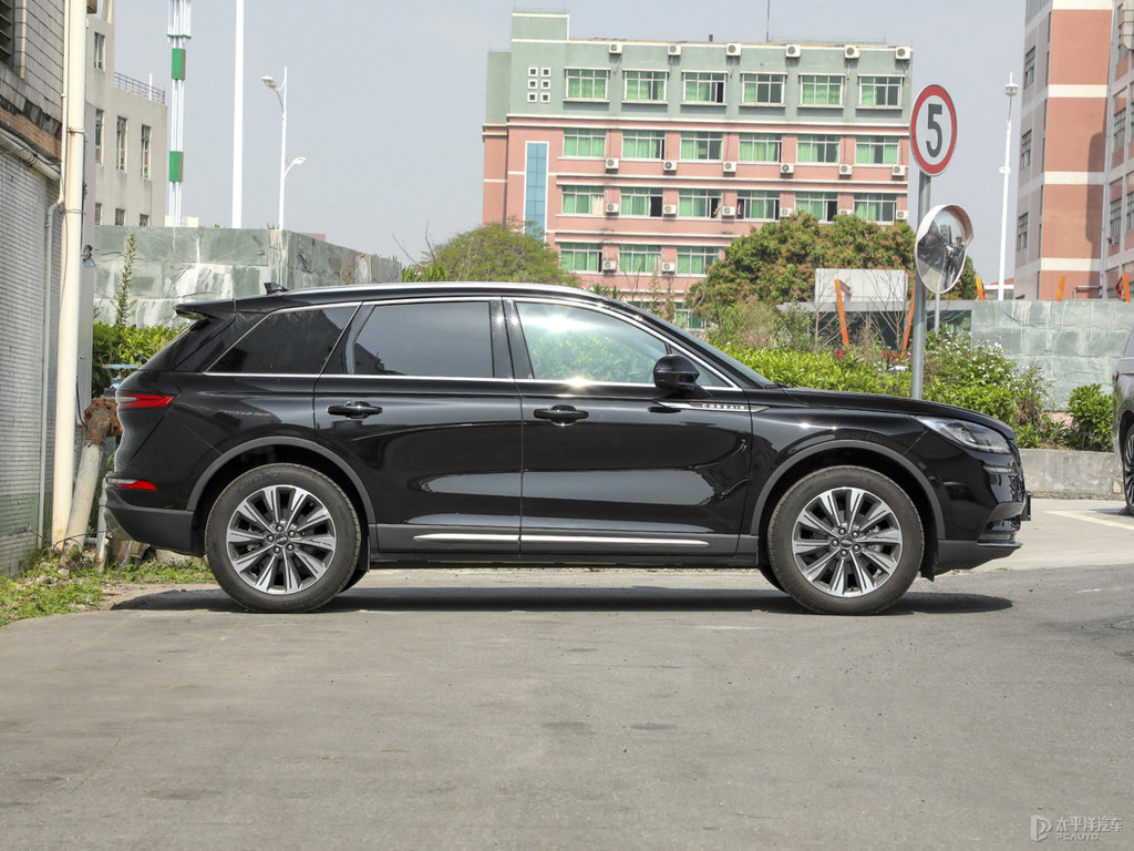 瀚金黑冒險(xiǎn)家整車外觀外觀圖片
