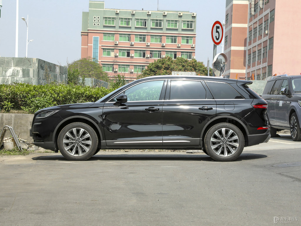 瀚金黑冒險(xiǎn)家整車外觀外觀圖片