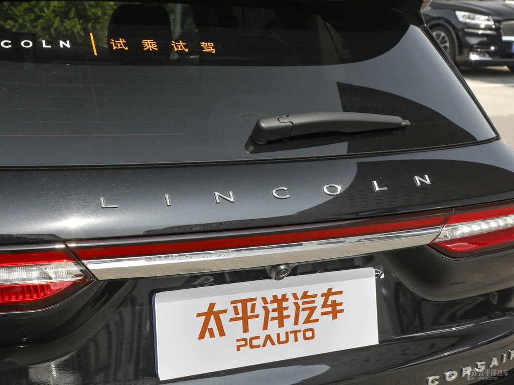 瀚金黑冒險家車尾外觀圖片