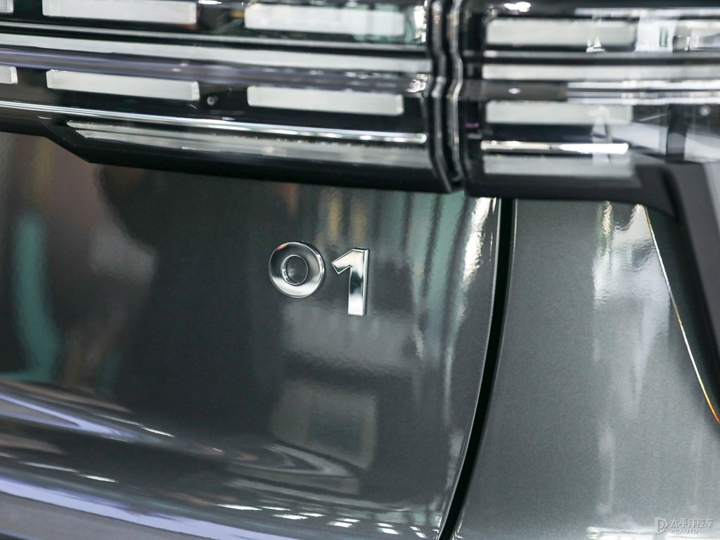 暮云灰領(lǐng)克01車尾外觀圖片