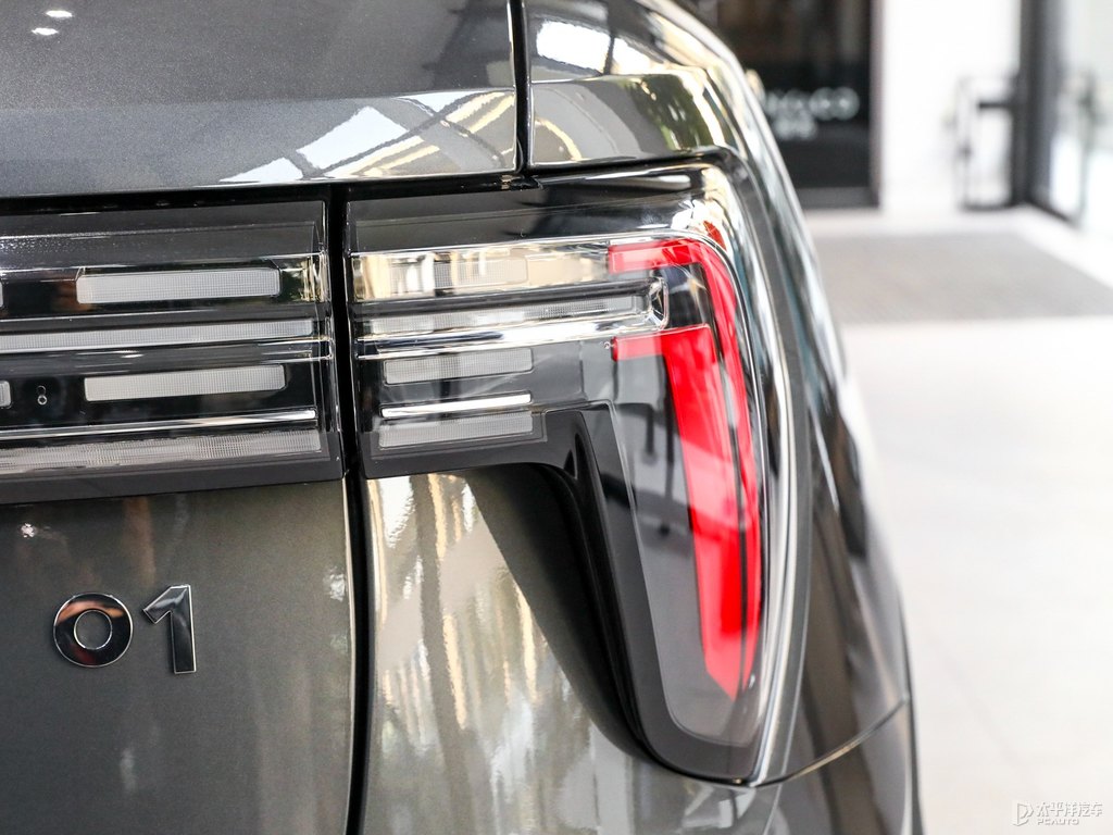 暮云灰領(lǐng)克01車尾外觀圖片