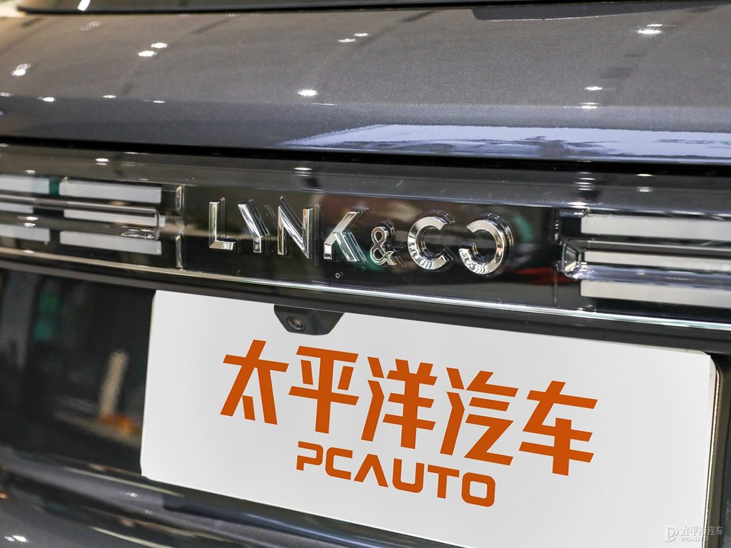 暮云灰領克01車尾外觀圖片