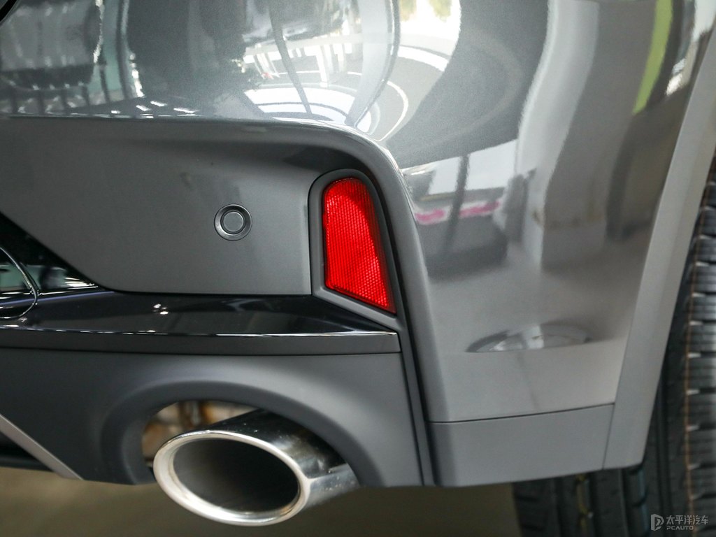 暮云灰領(lǐng)克01車尾外觀圖片